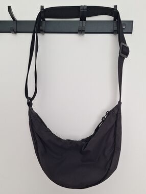 Uniqlo Black Crossbody Sling Bag